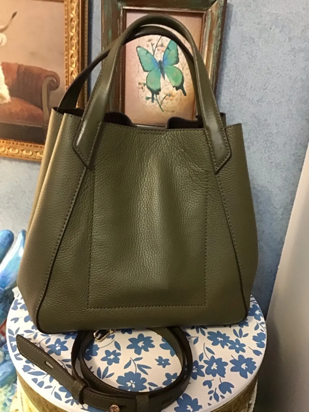 Michael kors leather convertible bucket bag purse